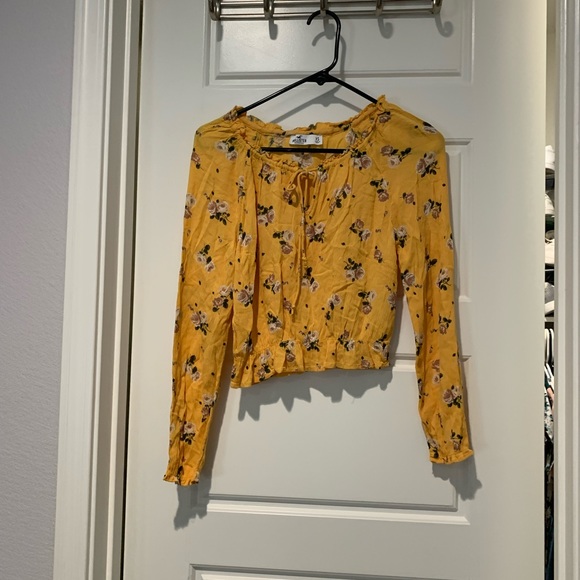 DONATED 04/11/25 off shoulder Hollister Yellow flower top - Picture 2 of 2
